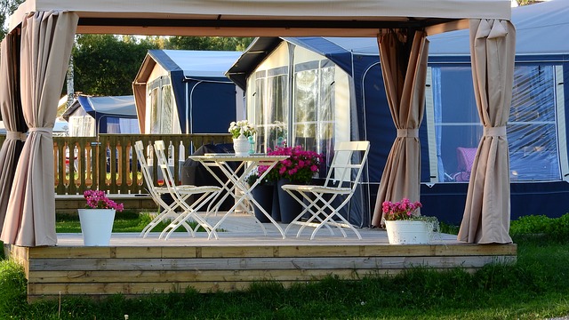 zahradní nábytek a pergola.jpg