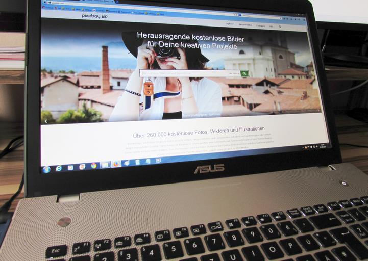 notebook s obrazovkou