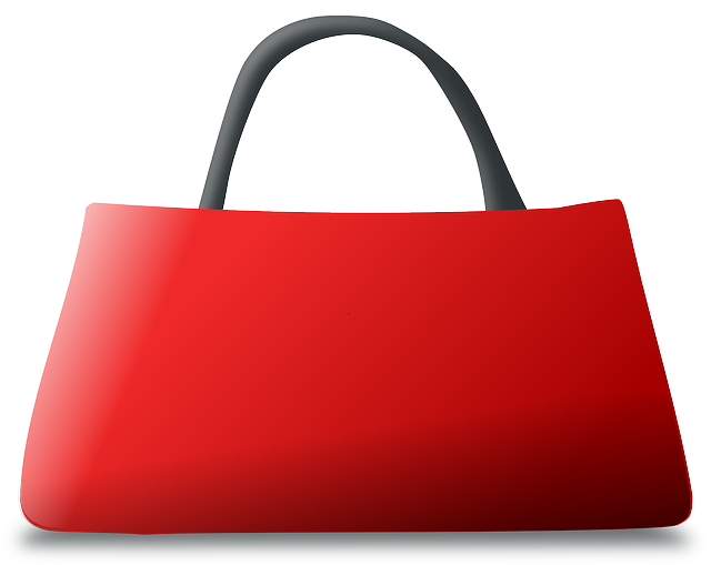 červená kožená kabelka